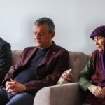 Özgür Özel, öğretmen Fatma Nur Çelik’in ailesine taziye ziyaretinde bulundu