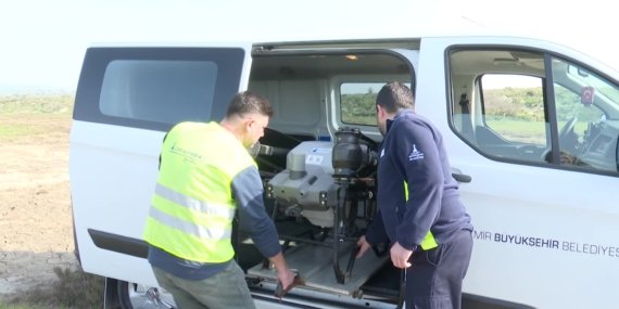 İzmir Büyükşehir Belediyesi, 30 ilçede dron destekli uygulamalarla 254 bin noktada düzenli ilaçlama ve kontrol çalışması yürütüyor